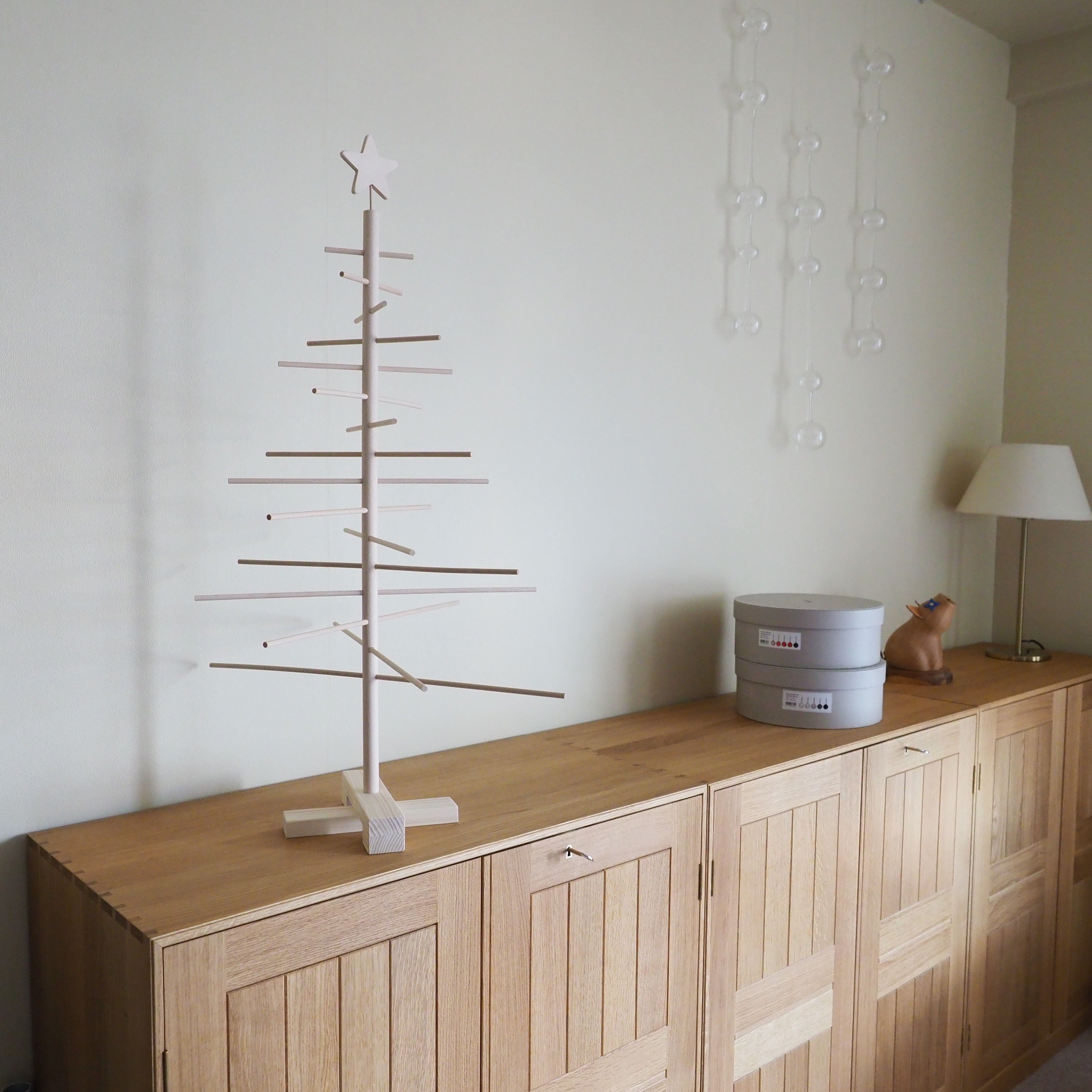 木製のクリスマスツリーが届きました。組み立て式でスタイリッシュな「Xmas3」 | PLANNING