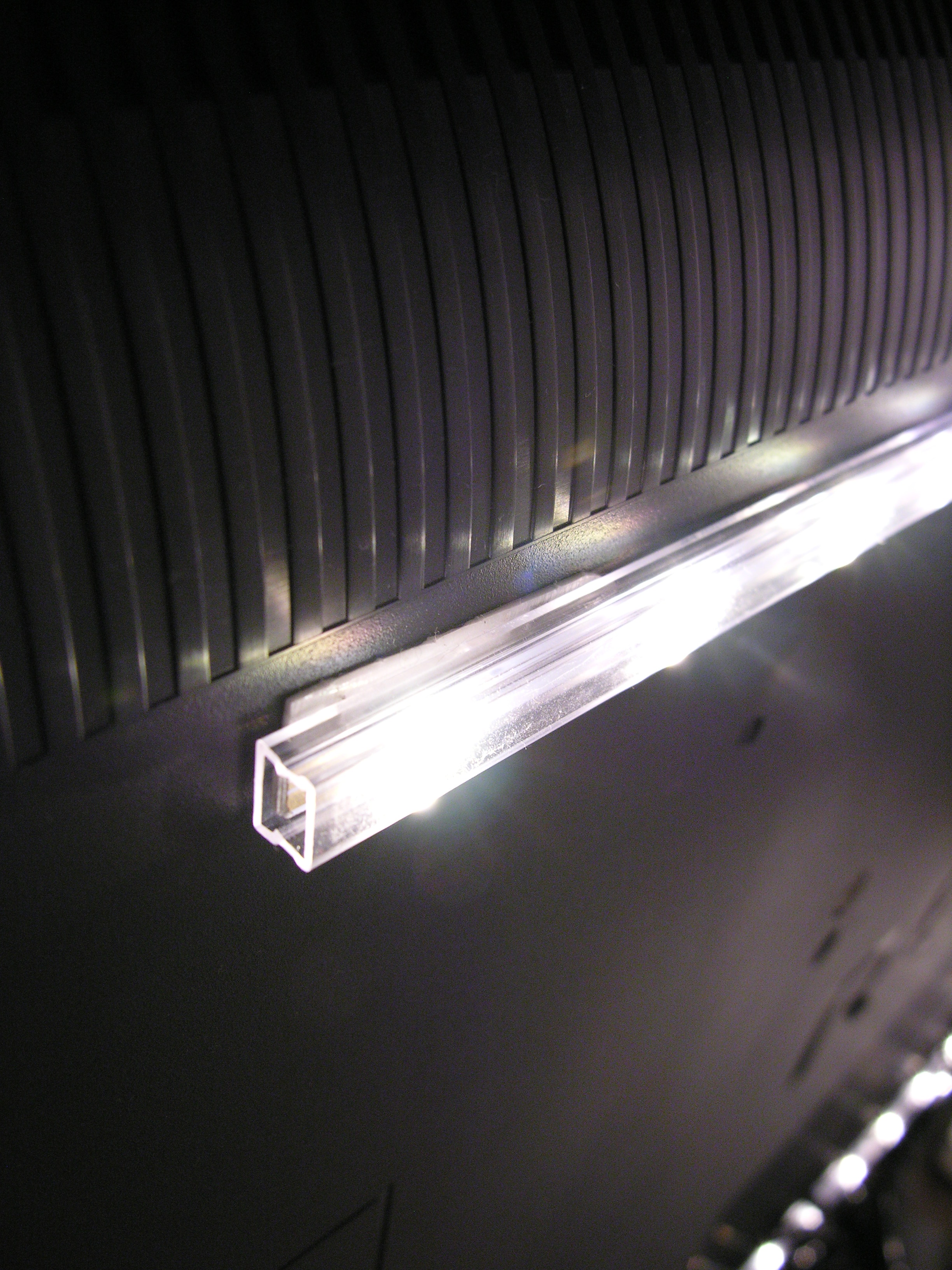 IKEAのスティックライト】テレビ裏に照明を付ける【DIODER​】 | PLANNING