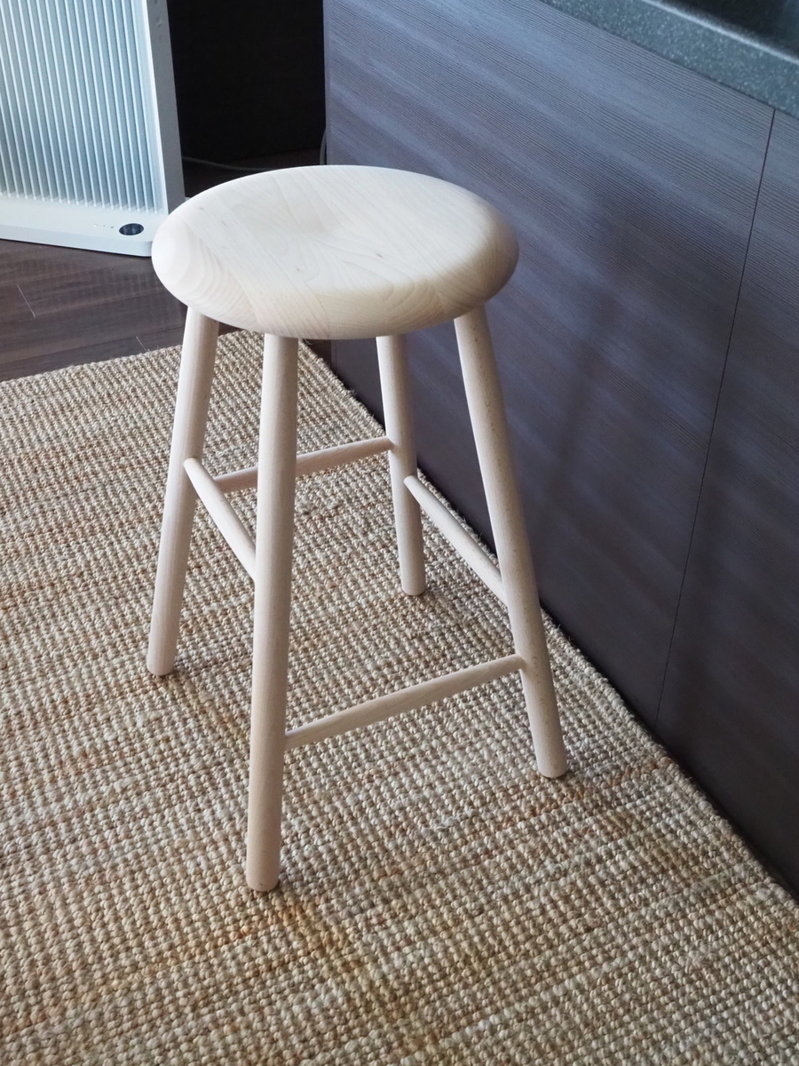 新しい家具が届きました。デンマーク製のNORDIC STOOL。 | PLANNING